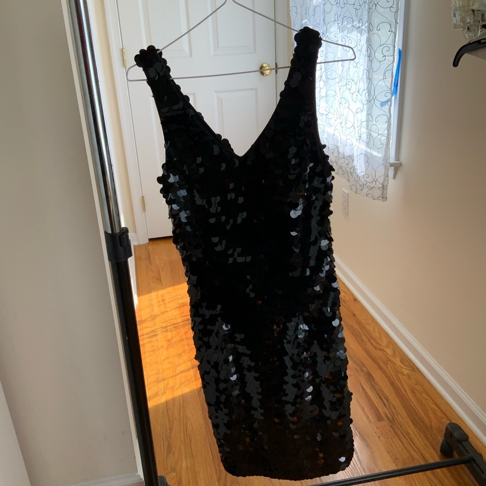 Glamorous Black Sleeveless V-Neck Mini Dress